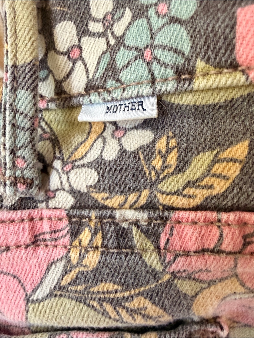 MOTHER the hustler ankle jeans cats and dogs —bountiful floral jeans - Picture 6 of 14